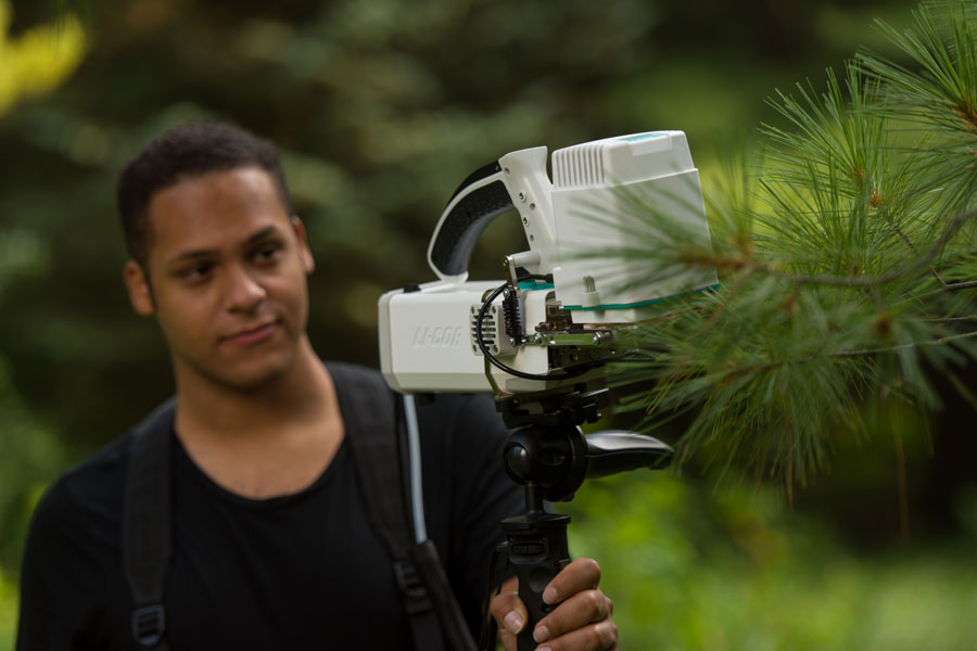 LI-6800 with Large Leaf and Needle chamber and Large Light Source measuring conifer needles